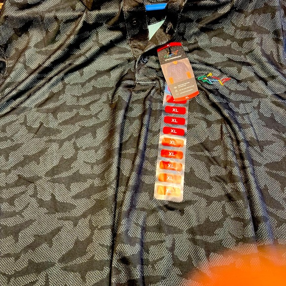 Greg Norman SHARK shirt. XL. men’s ‼️ NWT.  KILLER Awesome shirt. - Picture 4 of 5